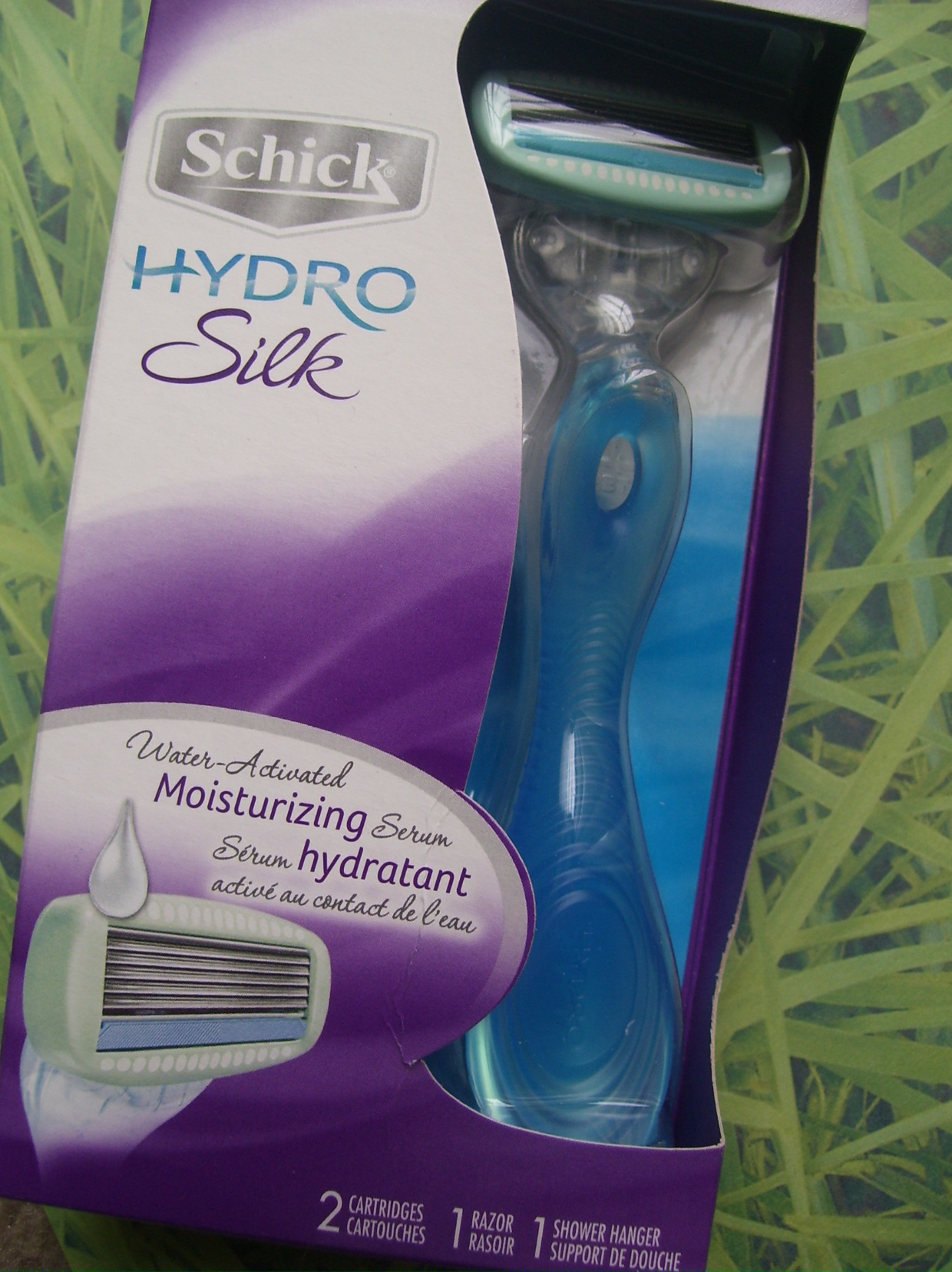 Sneak Peek & Review:  Schick Hydro Silk Razor for Women (Available January 2012)